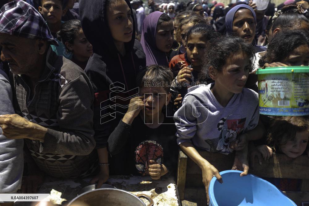 Palestinians Face Food Crisis Amid Shortages - Gaza