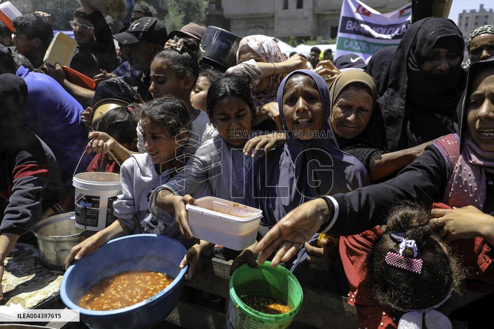 Palestinians Face Food Crisis Amid Shortages - Gaza