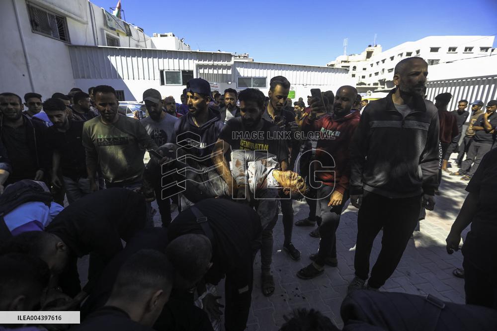 Israeli Strike On Crowded Restaurant Kills 33 And Injures Dozens - Gaza