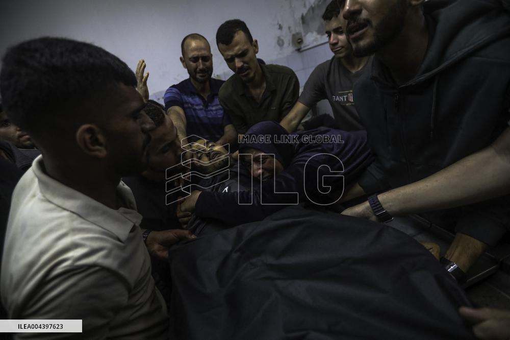 Israeli Strike On Crowded Restaurant Kills 33 And Injures Dozens - Gaza