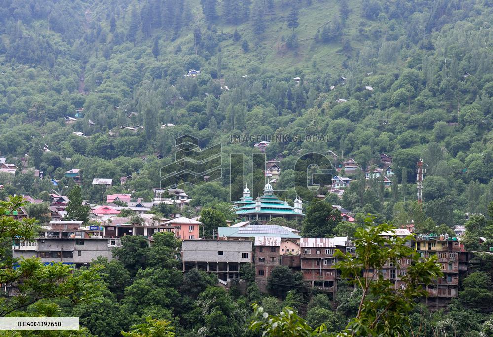 People Flee and Mourn After Border Strikes - Kashmir