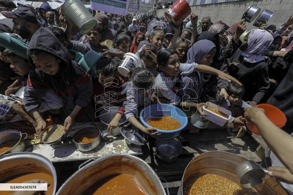 Palestinians Face Food Crisis Amid Shortages - Gaza