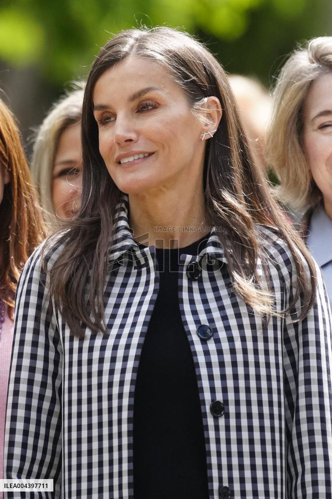 Queen Letizia Visits Cuesta de Moyano Book Fair - Madrid