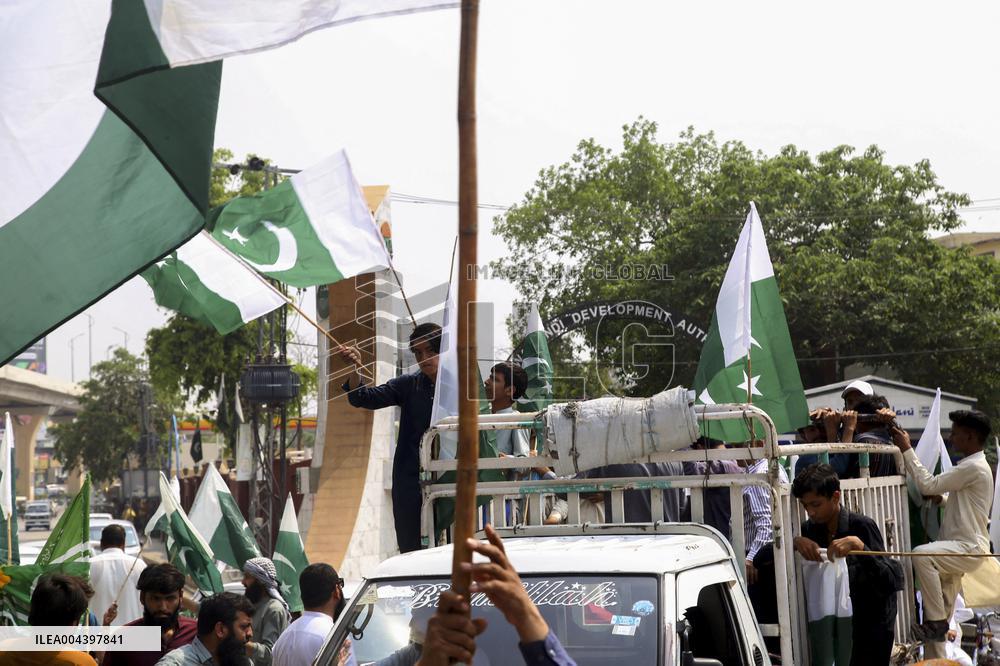 Rawalpindi Rally Backs Pakistan Military - Pakistan