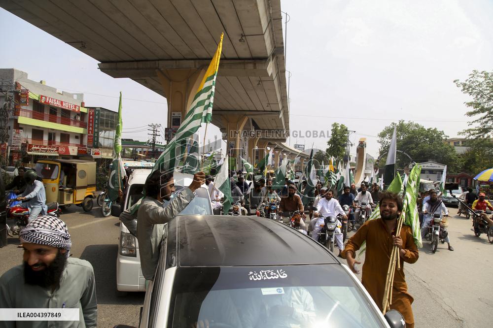 Rawalpindi Rally Backs Pakistan Military - Pakistan