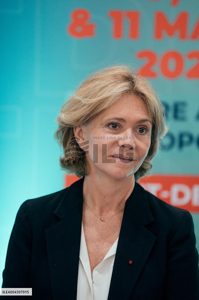 Valerie Pecresse at the Olympic Aquatic Center - Paris AJ