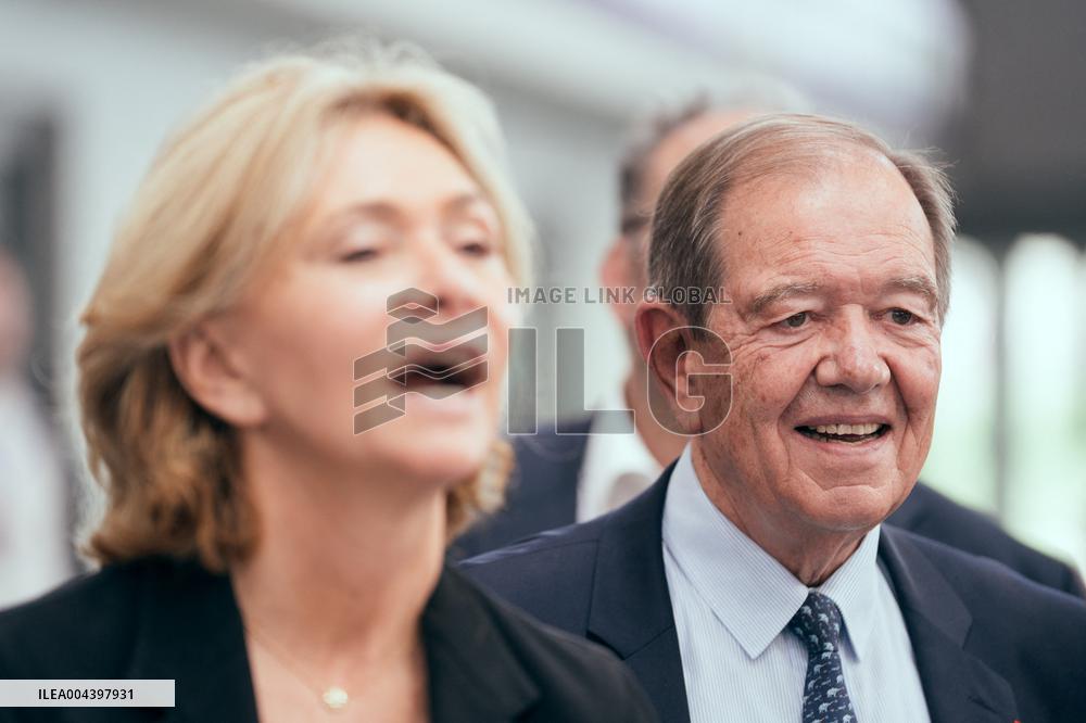 Valerie Pecresse at the Olympic Aquatic Center - Paris AJ