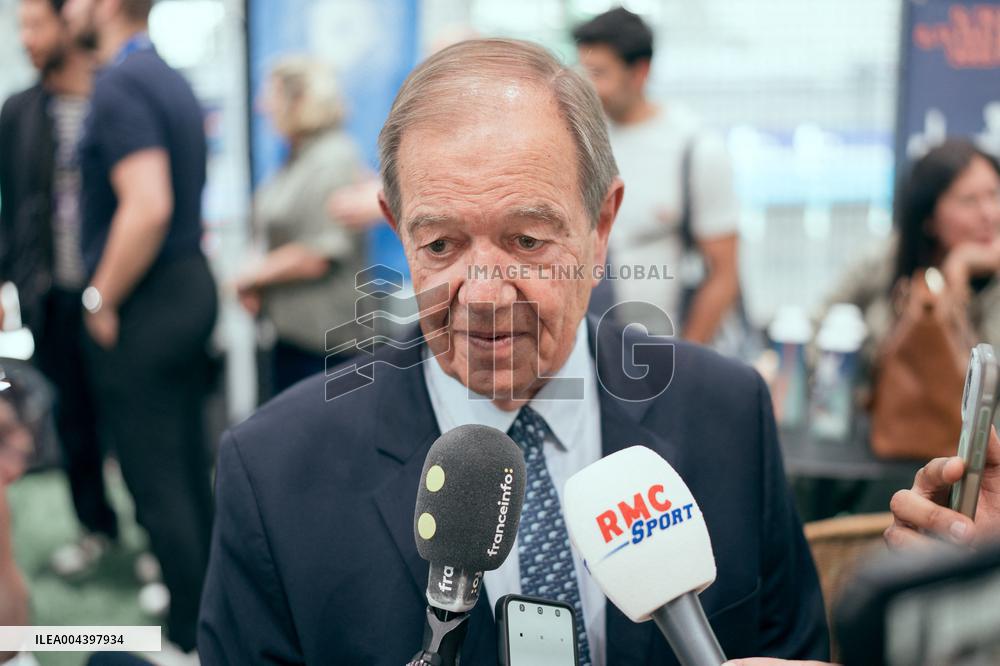 Valerie Pecresse at the Olympic Aquatic Center - Paris AJ