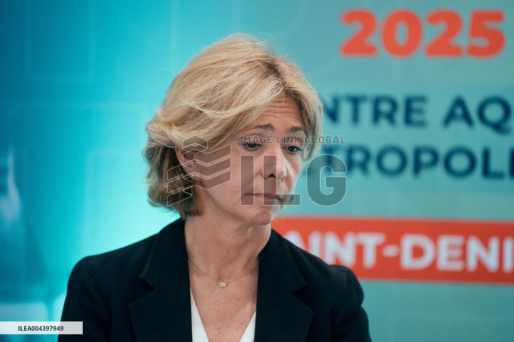 Valerie Pecresse at the Olympic Aquatic Center - Paris AJ