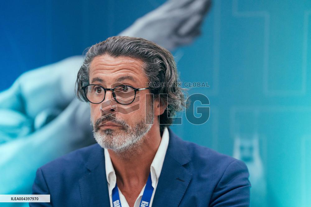 Valerie Pecresse at the Olympic Aquatic Center - Paris AJ