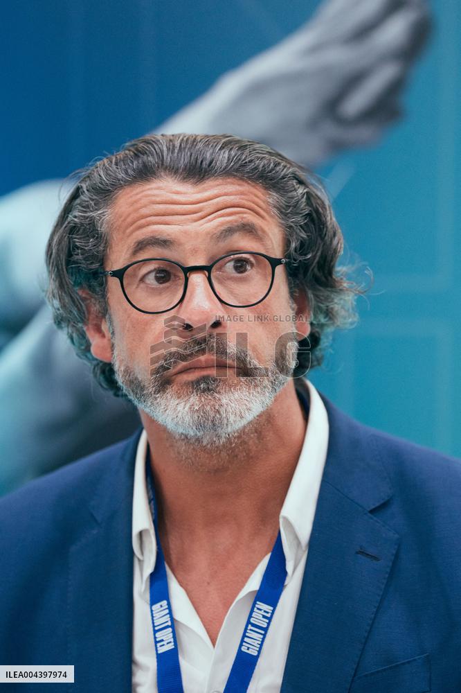 Valerie Pecresse at the Olympic Aquatic Center - Paris AJ