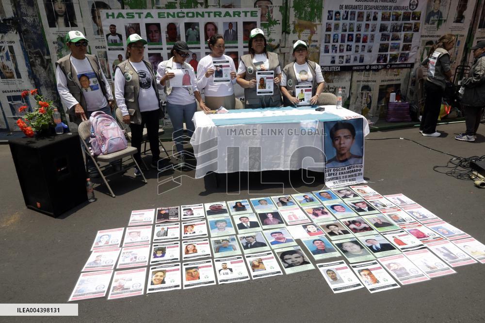 Vigil in Mexico City Honors Mothers of the Missing - Mexico