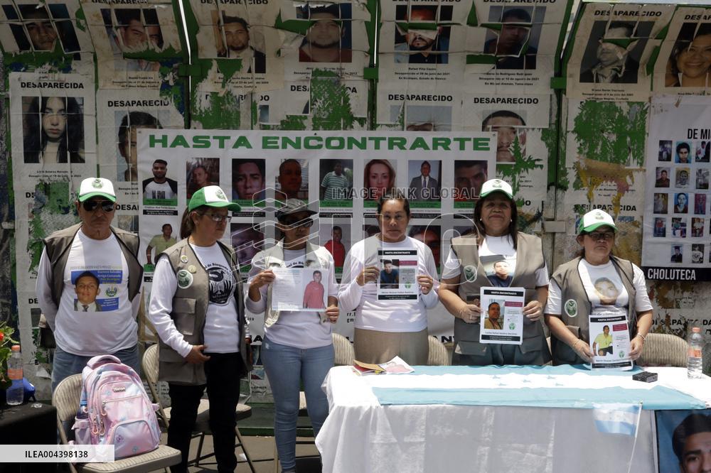 Vigil in Mexico City Honors Mothers of the Missing - Mexico