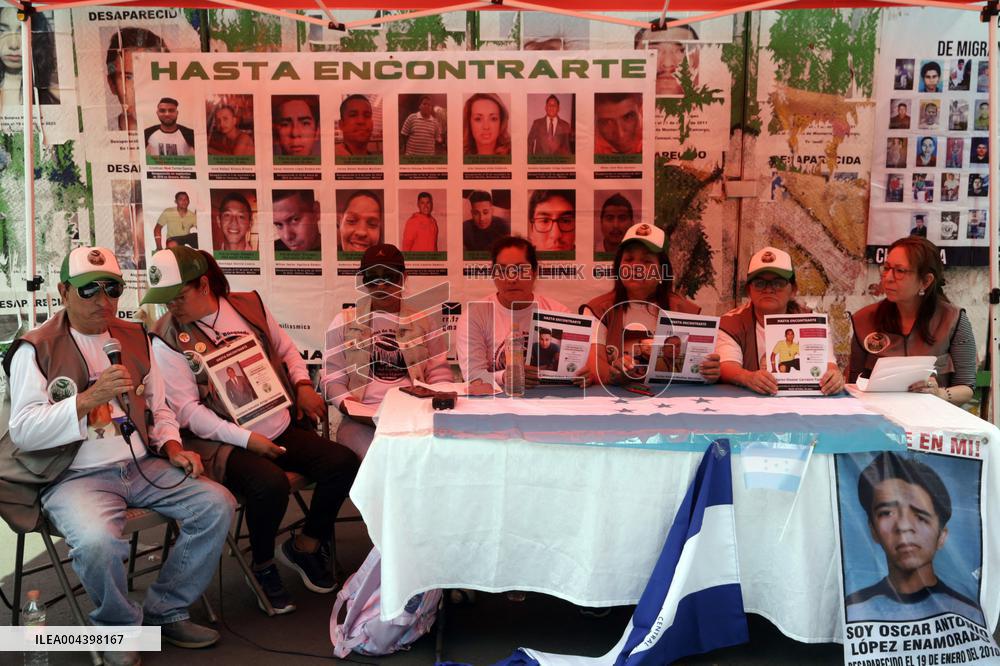 Vigil in Mexico City Honors Mothers of the Missing - Mexico