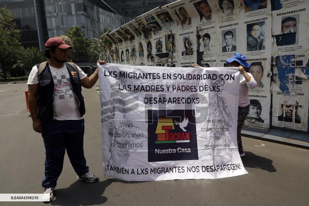 Vigil in Mexico City Honors Mothers of the Missing - Mexico