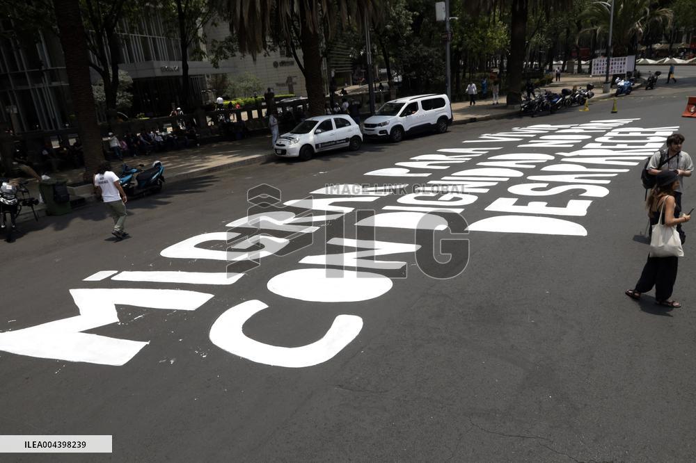 Vigil in Mexico City Honors Mothers of the Missing - Mexico
