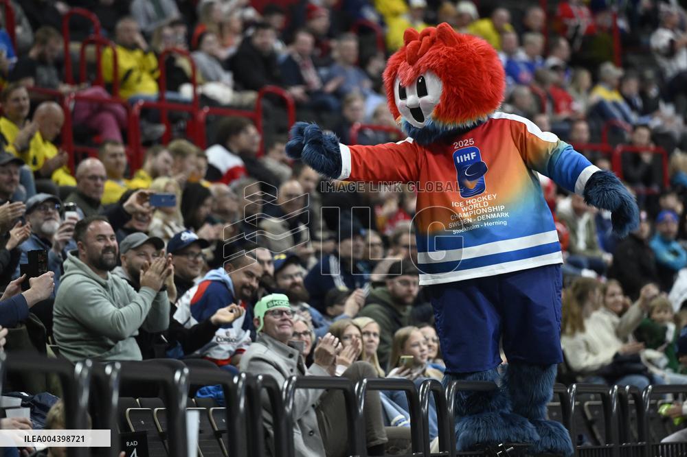 ICE HOCKEY WC SLOVENIA-CANADA