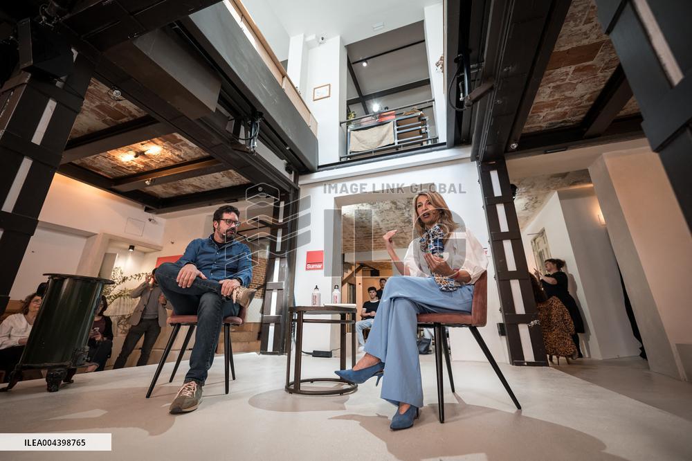 Yolanda Díaz Engages Citizens on Workday Reduction - Madrid