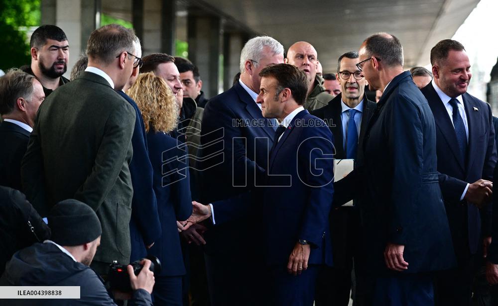 Le président français Emmanuel Macron, le Premier ministre britannique Keir Starmer et le chancelier allemand Friedrich Merz arr