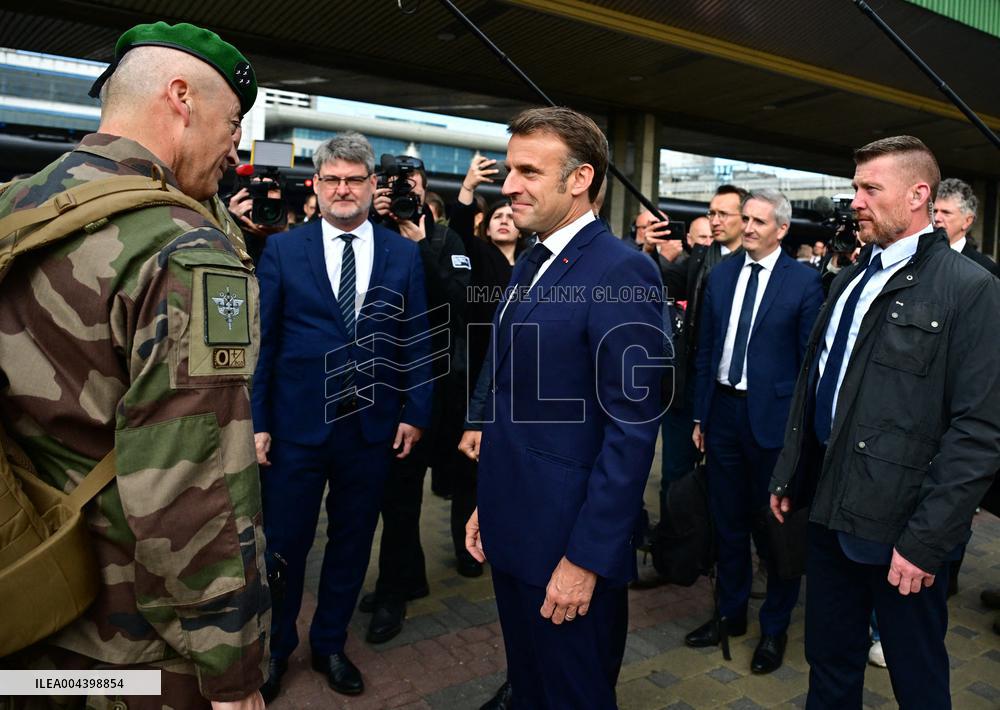 Le président français Emmanuel Macron, le Premier ministre britannique Keir Starmer et le chancelier allemand Friedrich Merz arr