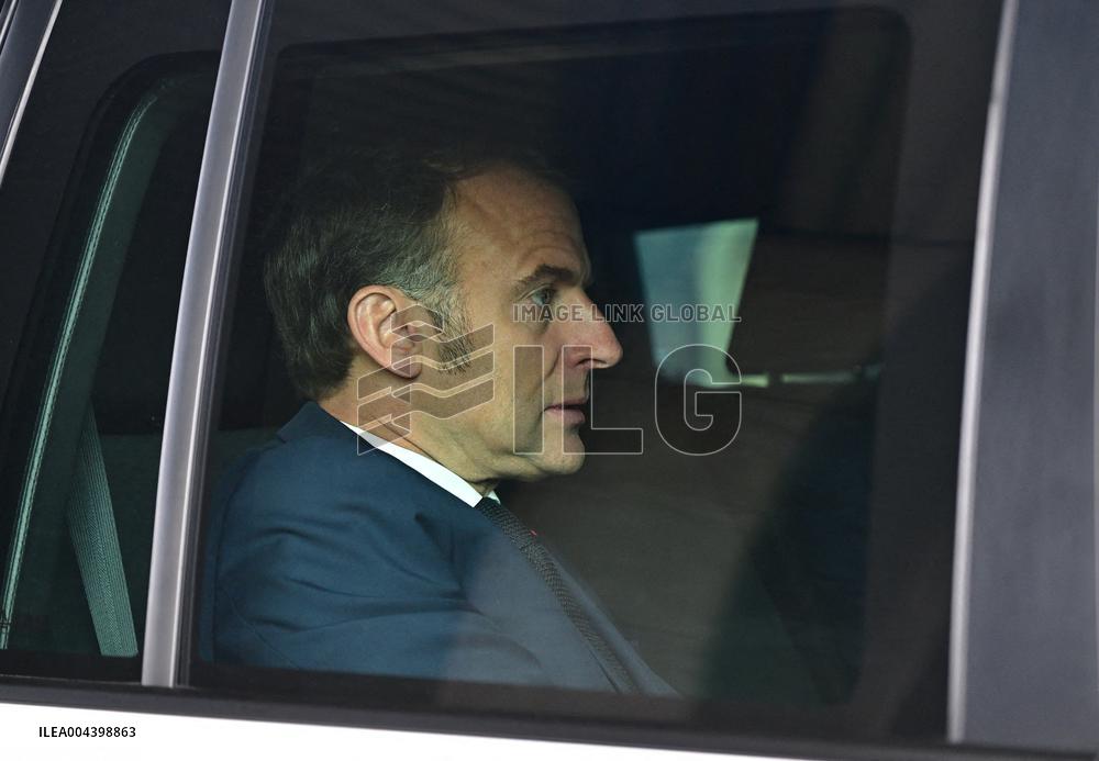 Le président français Emmanuel Macron, le Premier ministre britannique Keir Starmer et le chancelier allemand Friedrich Merz arr