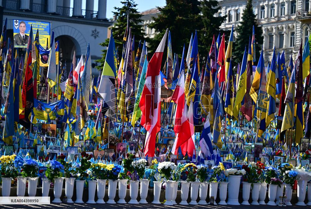 Commémoration des victimes de la guerre sur la place Maïdan à Kiev