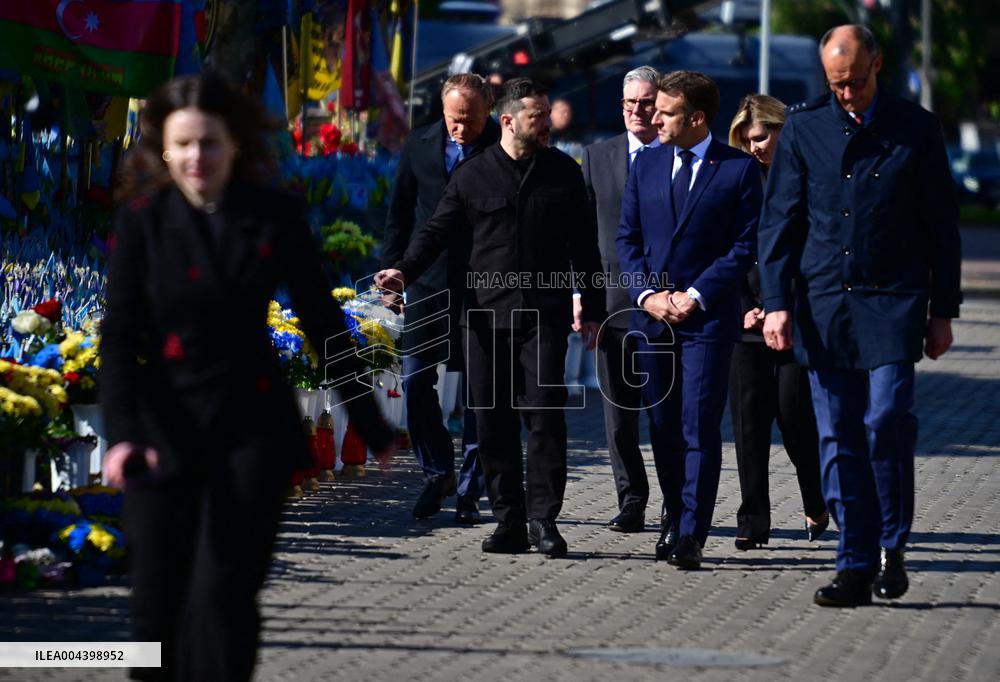 Commémoration des victimes de la guerre sur la place Maïdan à Kiev