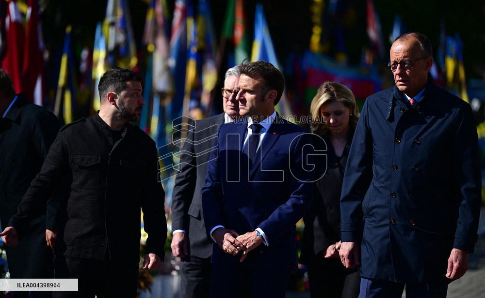 Commémoration des victimes de la guerre sur la place Maïdan à Kiev