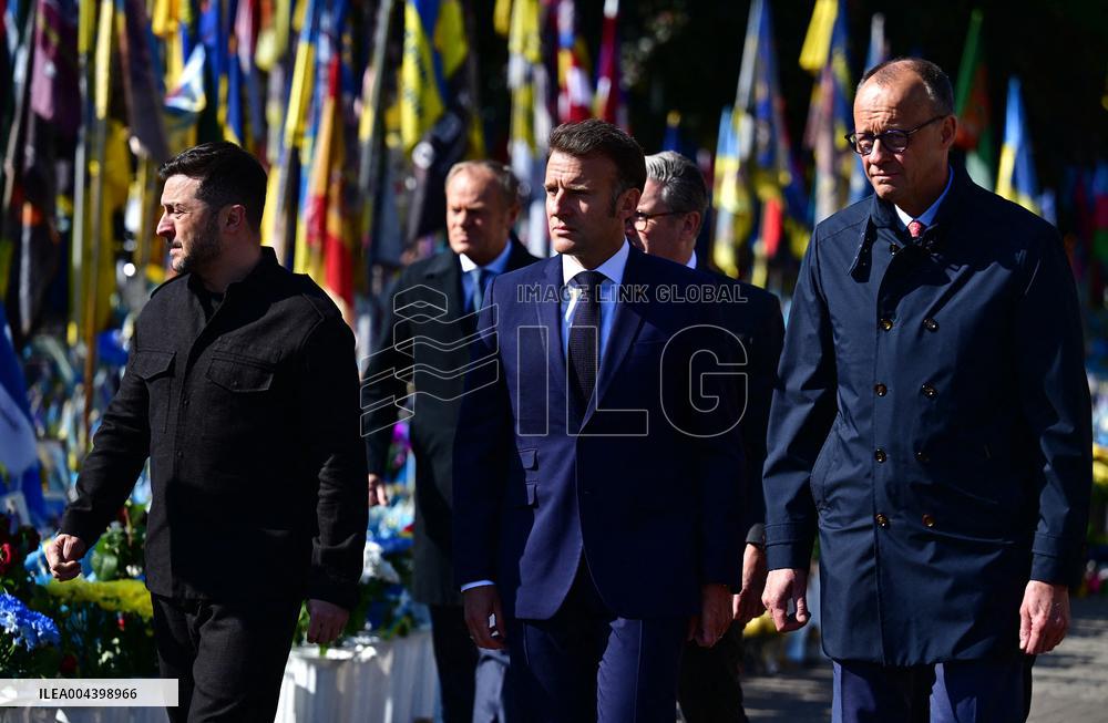 Commémoration des victimes de la guerre sur la place Maïdan à Kiev