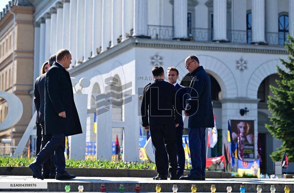 Commémoration des victimes de la guerre sur la place Maïdan à Kiev