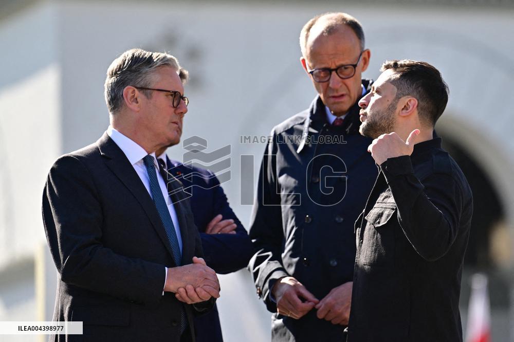 Commémoration des victimes de la guerre sur la place Maïdan à Kiev