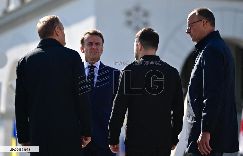 Commémoration des victimes de la guerre sur la place Maïdan à Kiev