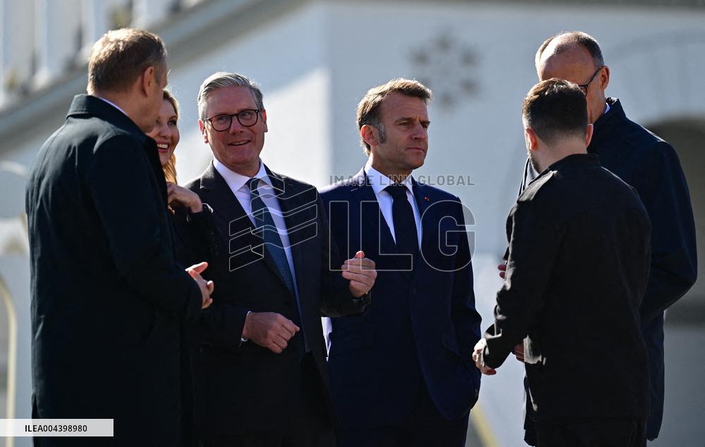 Commémoration des victimes de la guerre sur la place Maïdan à Kiev