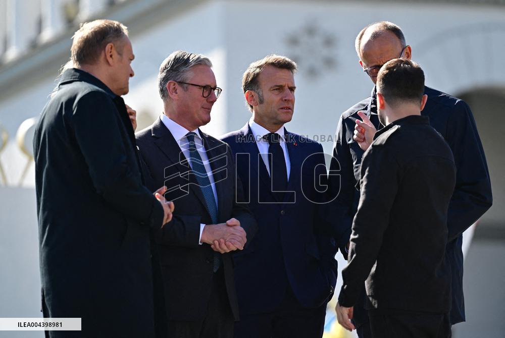 Commémoration des victimes de la guerre sur la place Maïdan à Kiev