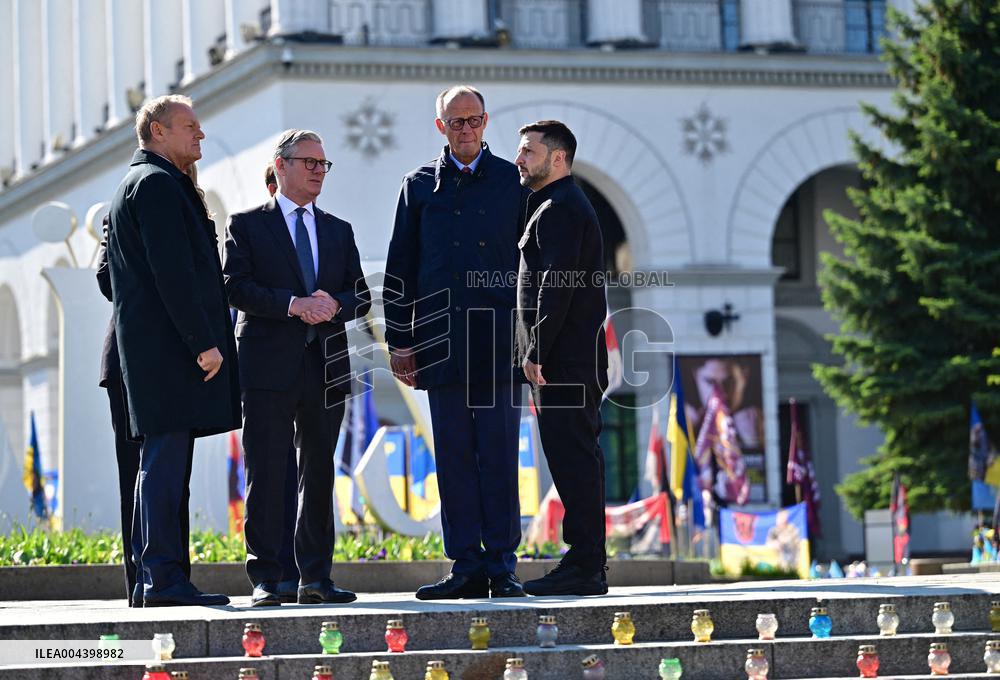 Commémoration des victimes de la guerre sur la place Maïdan à Kiev