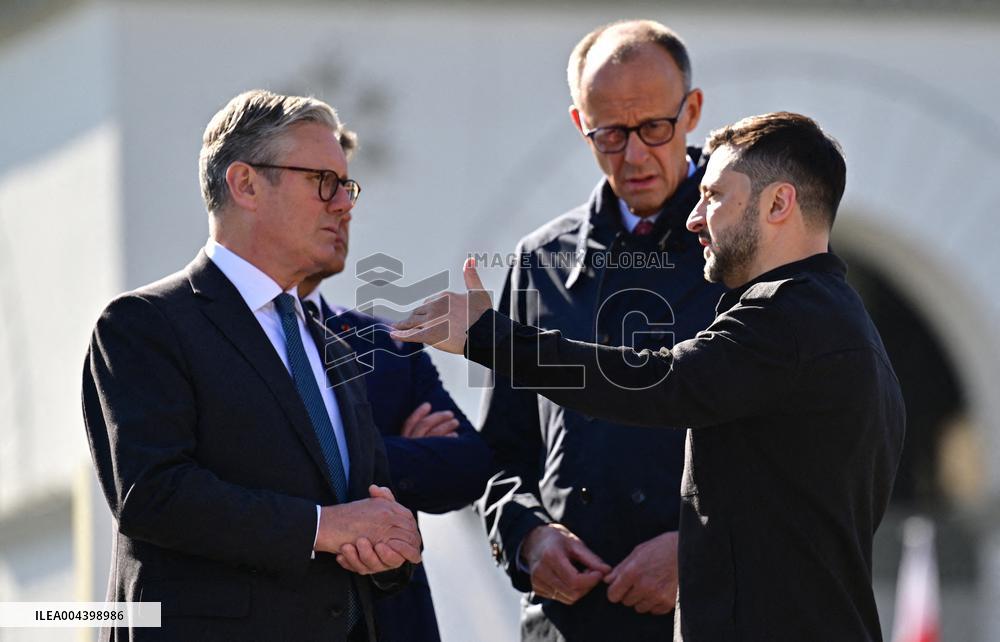 Commémoration des victimes de la guerre sur la place Maïdan à Kiev