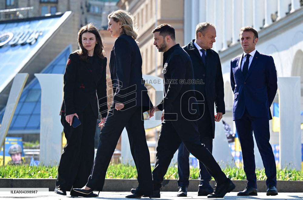 Commémoration des victimes de la guerre sur la place Maïdan à Kiev