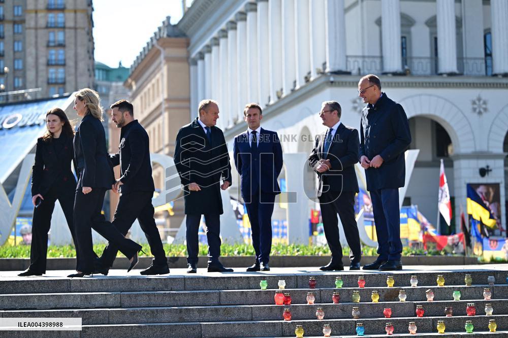 Commémoration des victimes de la guerre sur la place Maïdan à Kiev