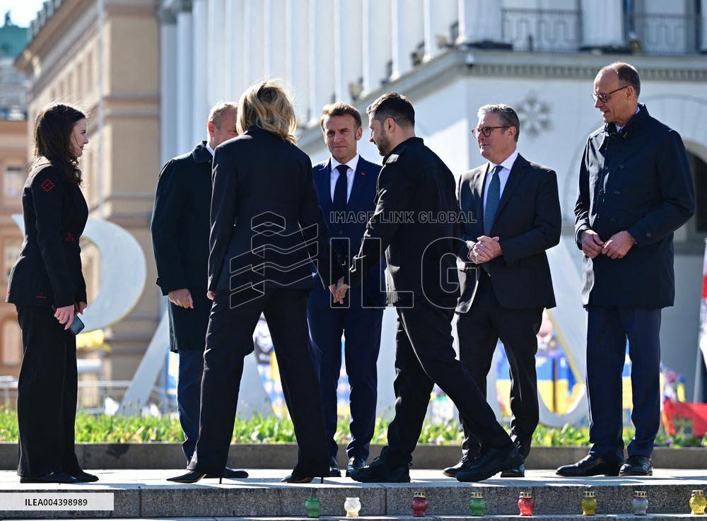 Commémoration des victimes de la guerre sur la place Maïdan à Kiev