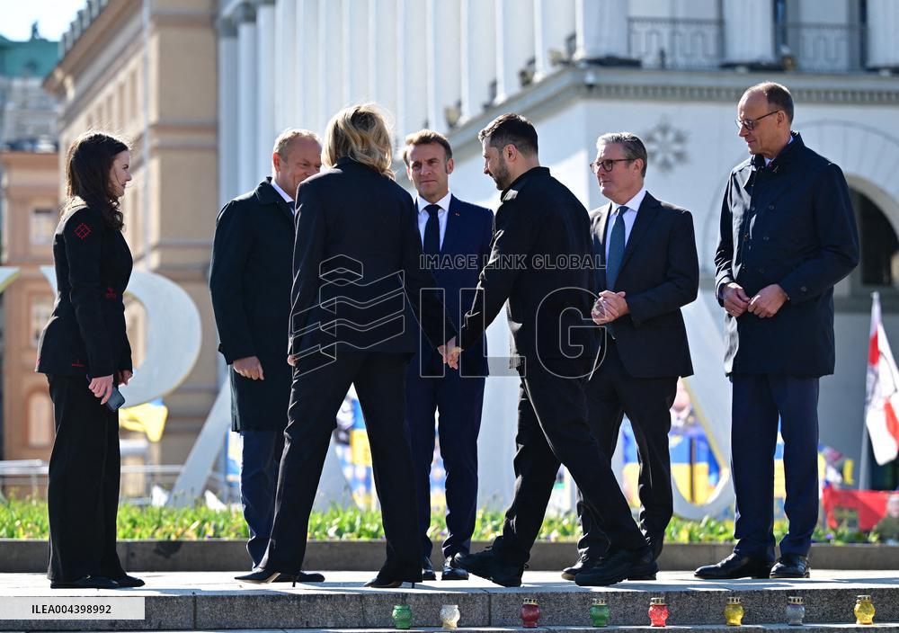 Commémoration des victimes de la guerre sur la place Maïdan à Kiev