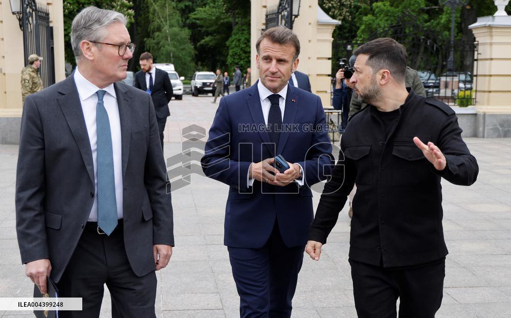 Merz Macron Starmer and Tusk in Kiev for Ukraine Ceasefire Talk