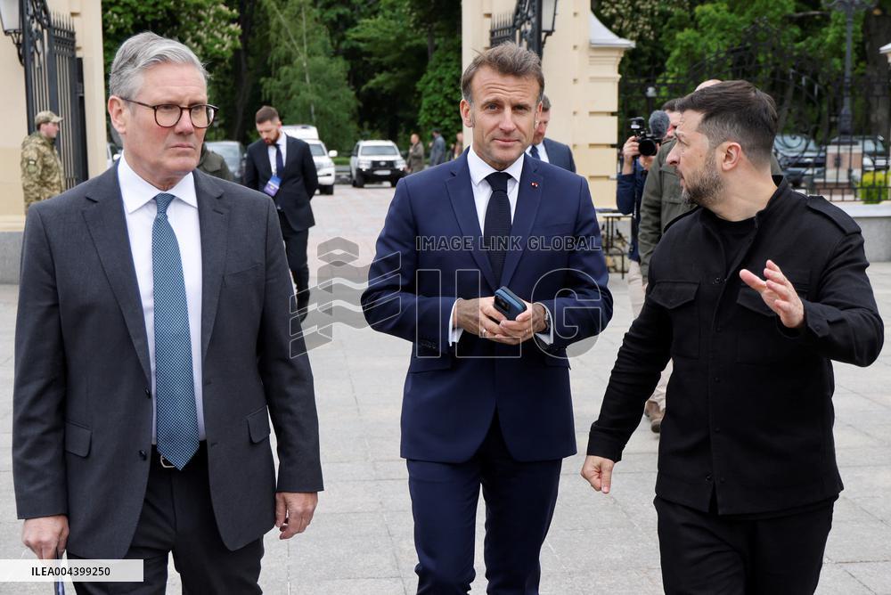 Merz Macron Starmer and Tusk in Kiev for Ukraine Ceasefire Talk