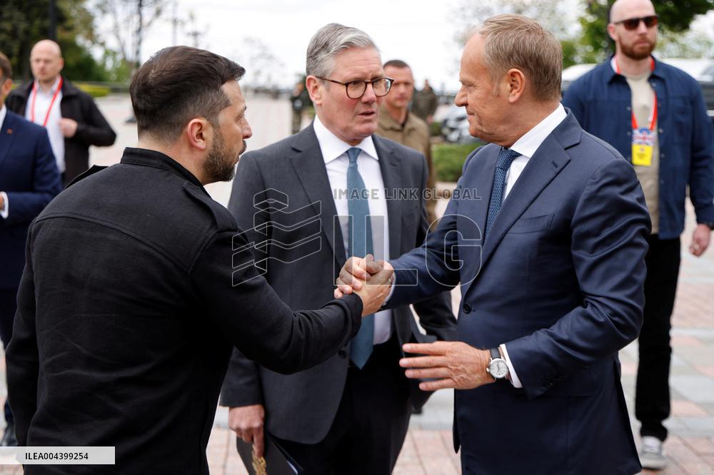 Merz Macron Starmer and Tusk in Kiev for Ukraine Ceasefire Talk