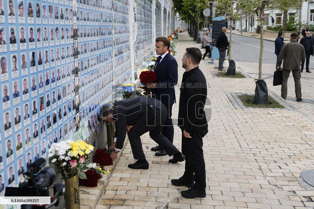 Merz Macron Starmer and Tusk in Kiev for Ukraine Ceasefire Talk