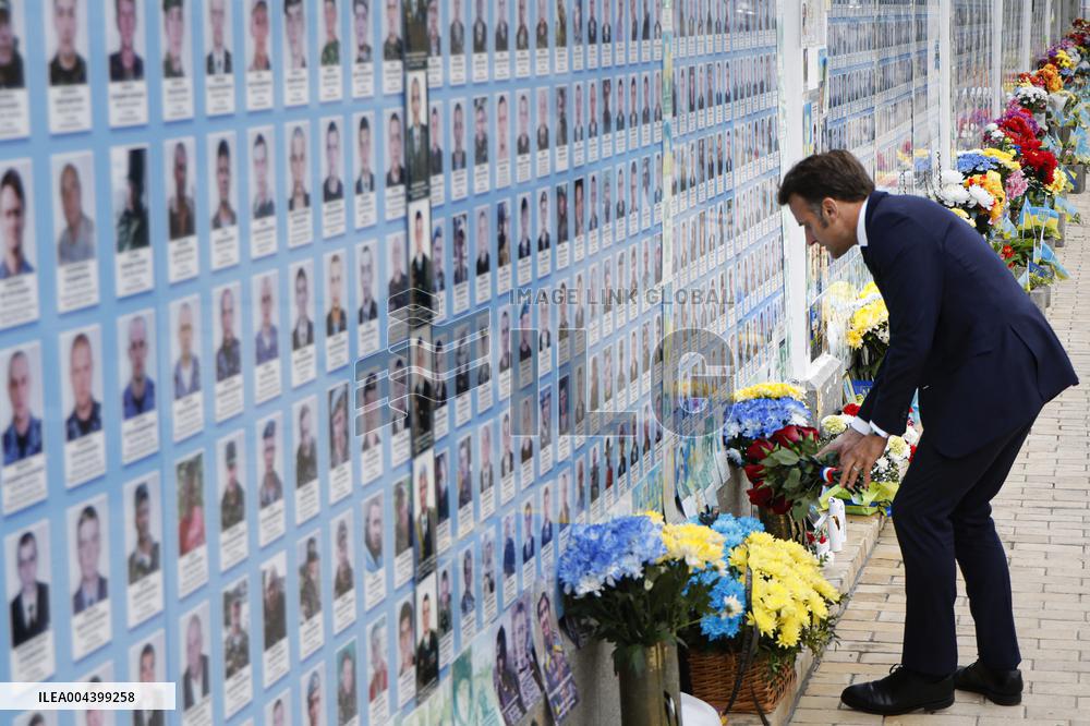 Merz Macron Starmer and Tusk in Kiev for Ukraine Ceasefire Talk