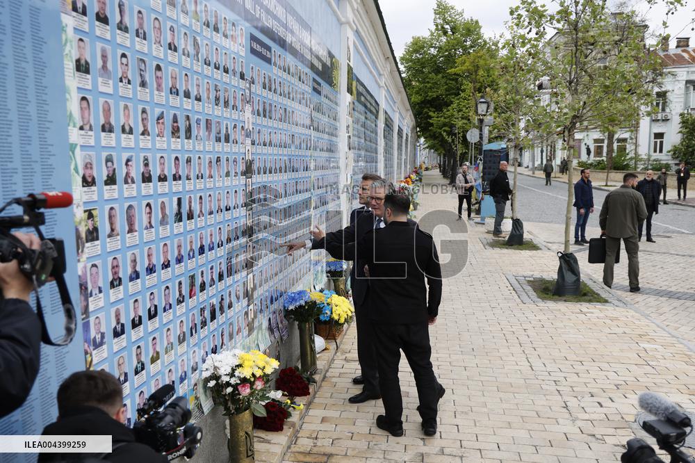 Merz Macron Starmer and Tusk in Kiev for Ukraine Ceasefire Talk