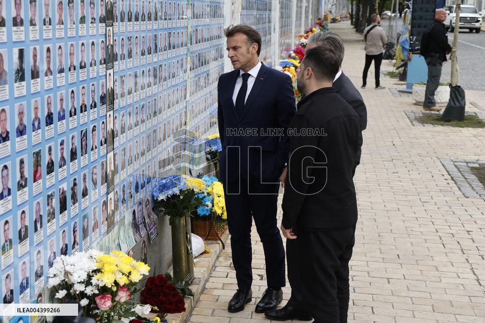 Merz Macron Starmer and Tusk in Kiev for Ukraine Ceasefire Talk