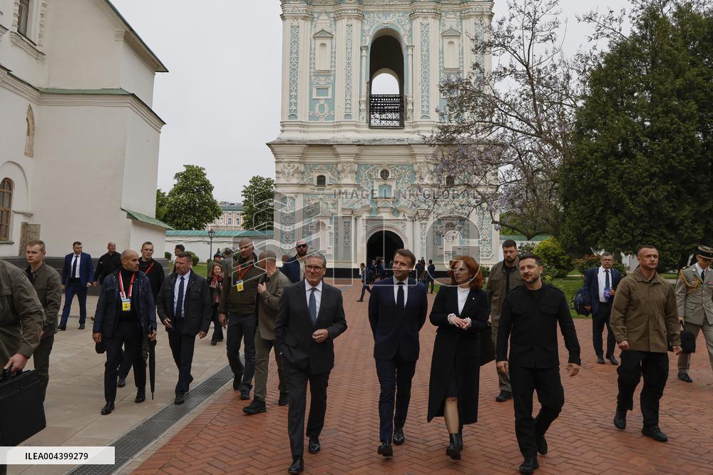 Merz Macron Starmer and Tusk in Kiev for Ukraine Ceasefire Talk