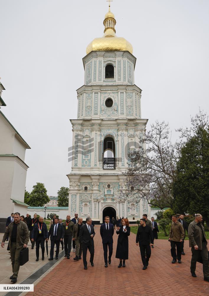 Merz Macron Starmer and Tusk in Kiev for Ukraine Ceasefire Talk
