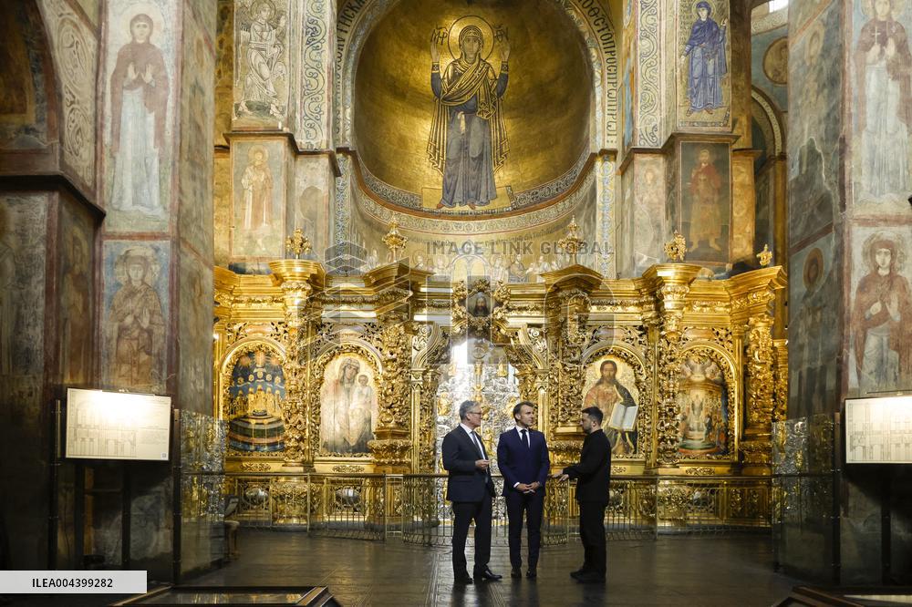 Merz Macron Starmer and Tusk in Kiev for Ukraine Ceasefire Talk